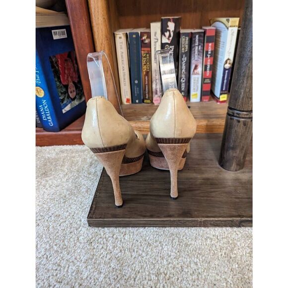 L.A.M.B platform peep toe stilettos sz 7 tan and gold leather euc - Picture 2 of 6